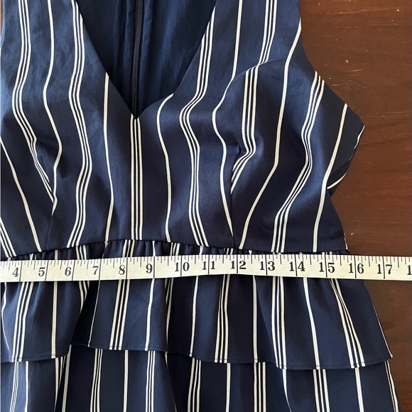 Gianni Bini V-Neck Tiered Ruffled Top | size 8 - Picture 10 of 13